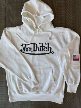 Von Dutch by Vineyard Crew 
Von Dutch Calabasas, Ca White Hoodie Men’s Size XL